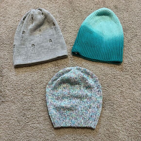 Bundle of 3 American Eagle knit beanies, gray, teal, multicolor - Picture 1 of 3